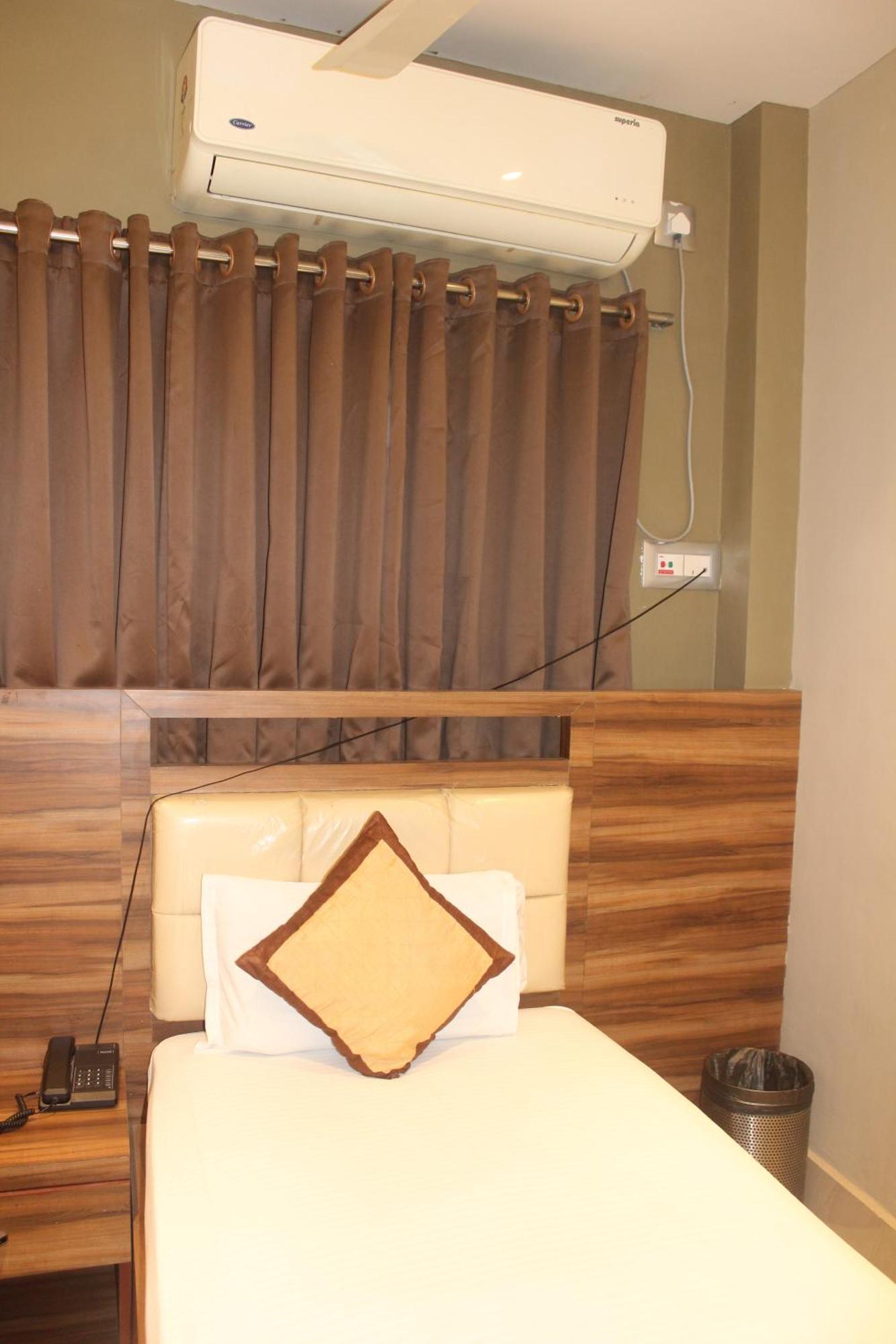 Hotel Oishi Plaza Mukutmanipur Esterno foto